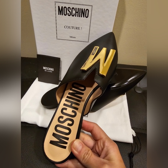 🔥🔥🔥Moschino Black Leather Logo Pointy Mules Sandals - Picture 2 of 4